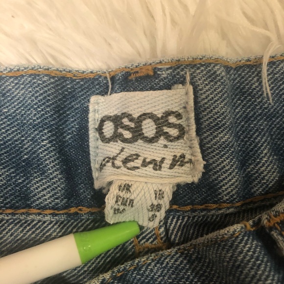 ASOS Denim Embroidered Distressed Shorts Floral - Picture 5 of 6